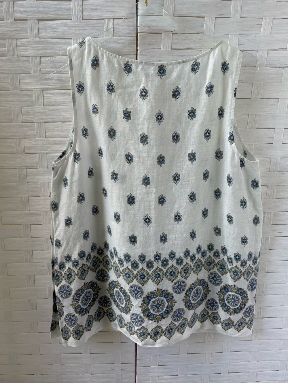 J. Jill Love Linen Size M Sleeveless Top with Blue Medallion Print Cruise Cool - Picture 3 of 11